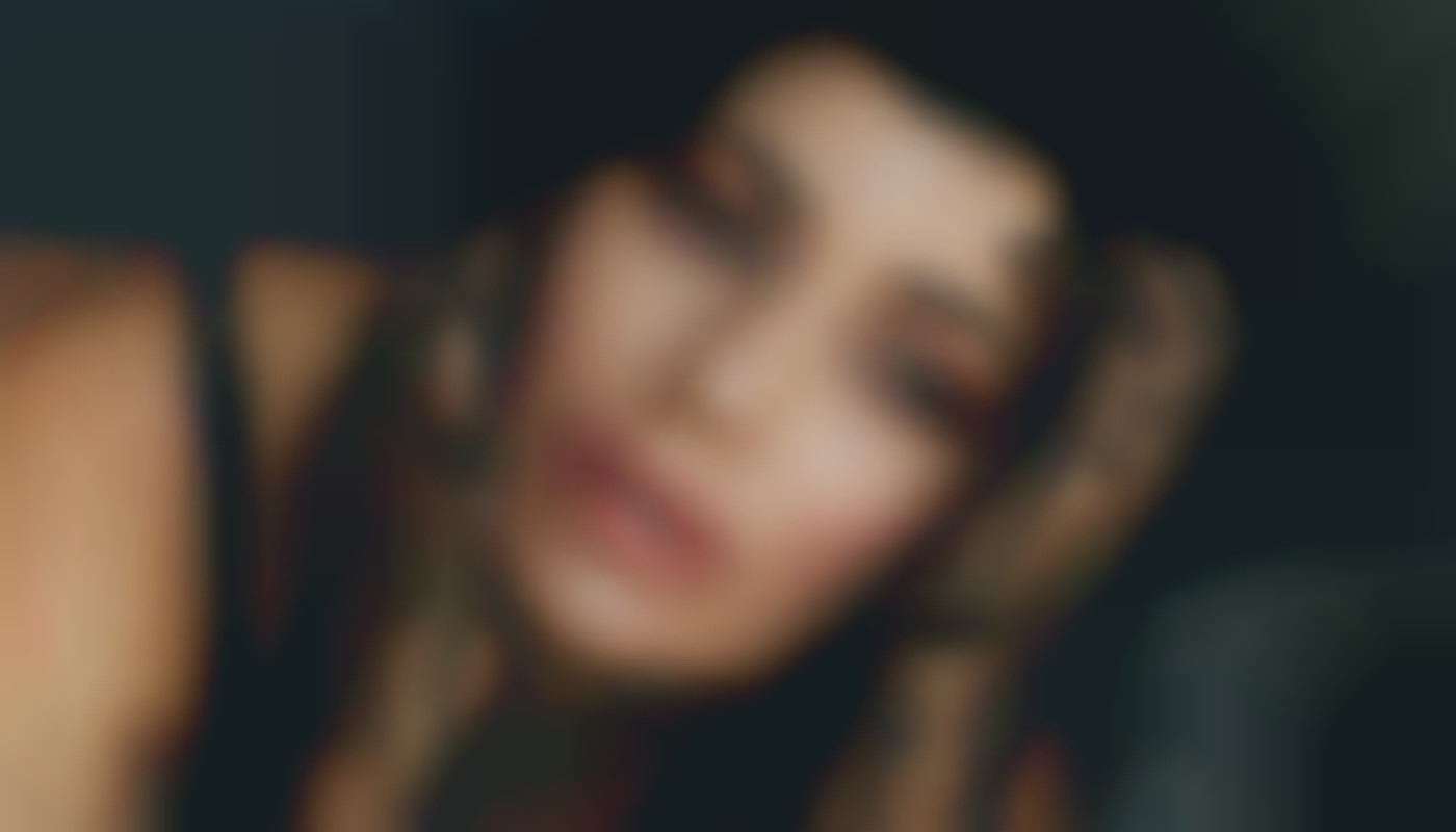 Comment les photographes certifient-elles l'authenticité des profils en ligne ?